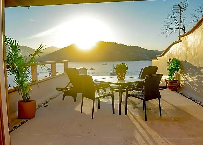 Del Pescador Zihuatanejo