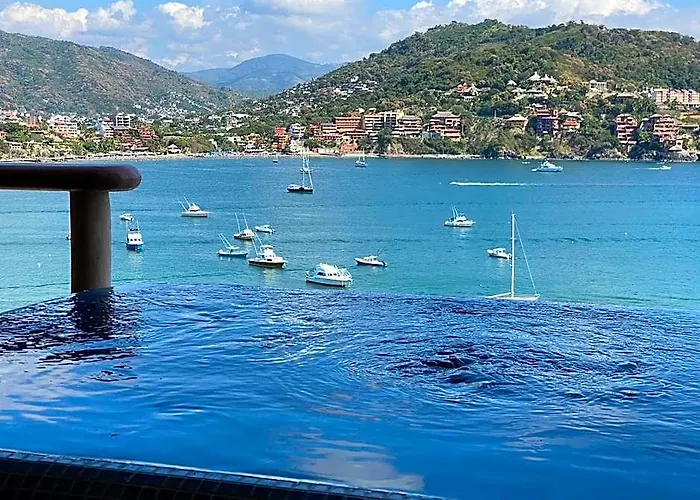 Del Pescador Zihuatanejo
